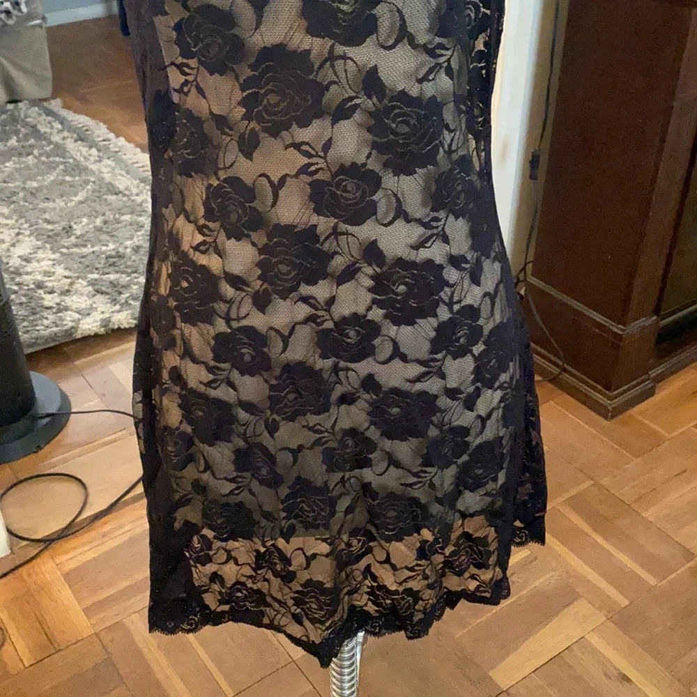 NWOT Delta Burke sheer stretchy negligee. Simply gorgeous & sexy! Floral pattern